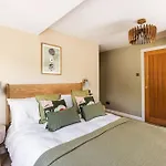 Langdale Boulders, Ambleside, Fantastic Views * Chapel Stile