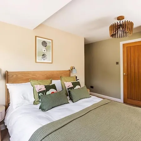 Langdale Boulders, Ambleside, Fantastic Views * Chapel Stile